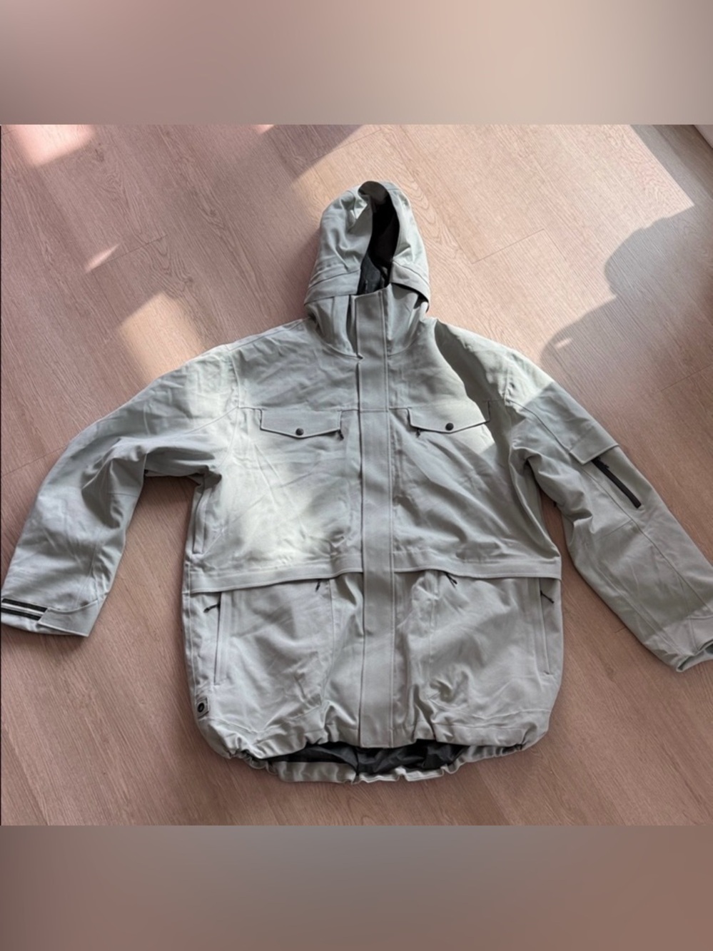 XXL men’s winter ski/board jacket. Never worn, no tags. Light green